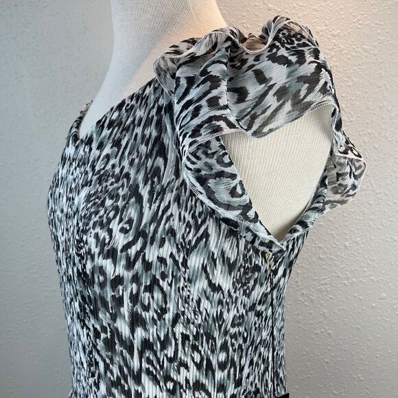 NWT Essentials by Milano Blouse Top Size M - Picture 4 of 8